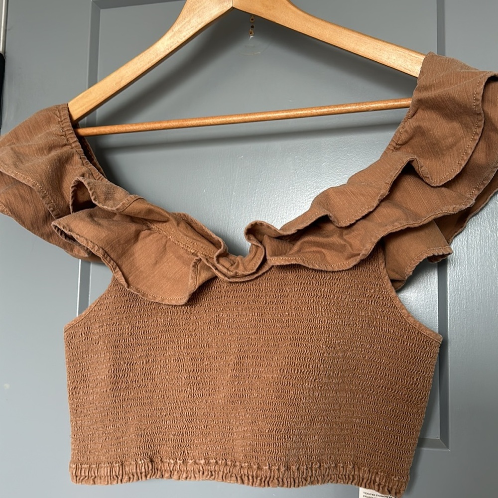 ANTHROPOLOGIE RUFFLE CROP TOP